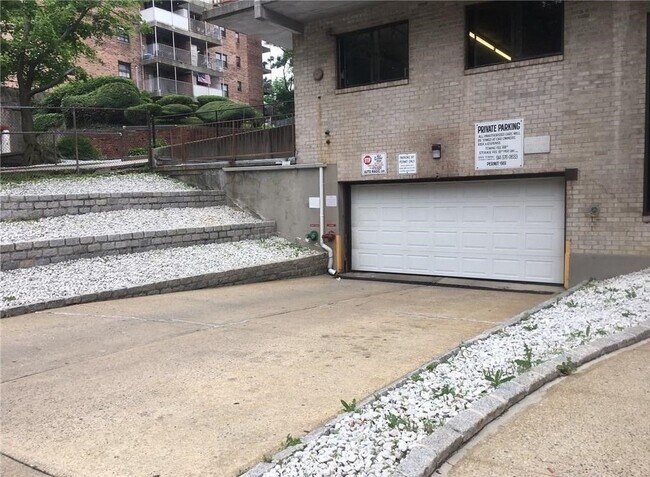 Foto del edificio - 687 Bronx River Rd