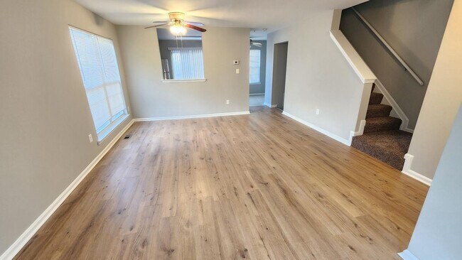 Foto del edificio - Beautiful 3 Bedroom 1.5 Bathroom Town Home