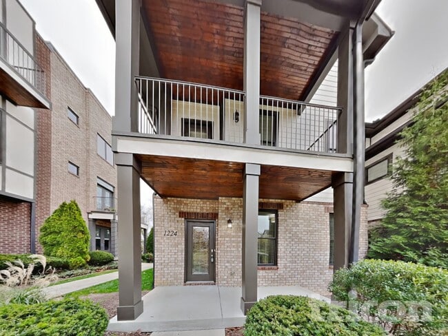 Building Photo - 1224 Hillwood Private Cove