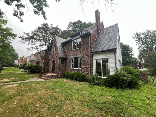 Foto del edificio - 3221 Edgewood Ave