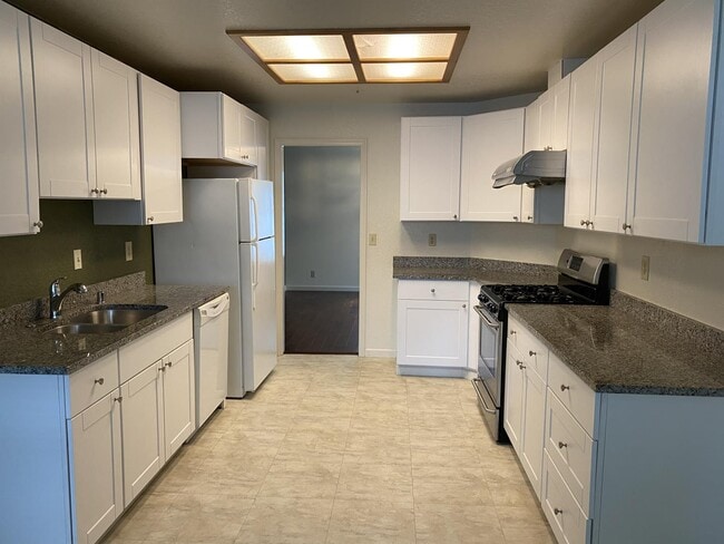Building Photo - 27 Binnacle Ln