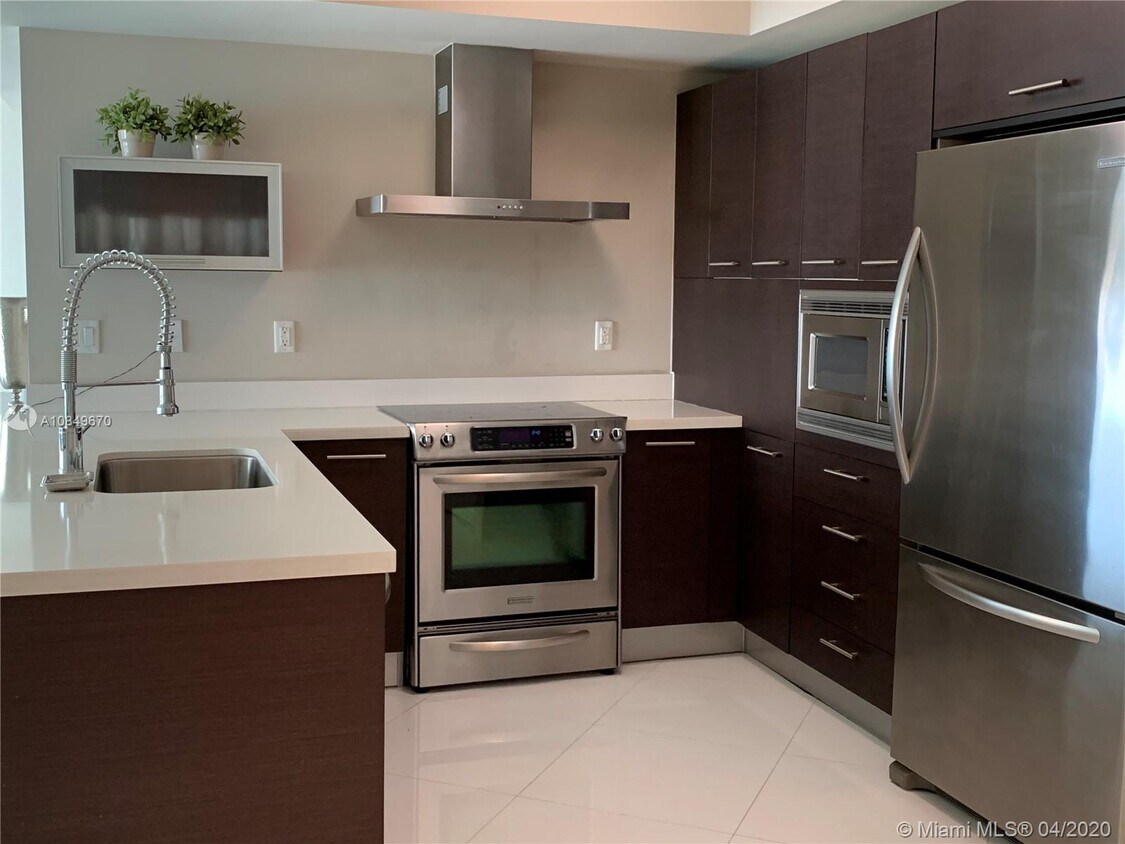 Primary Photo - 250 Sunny Isles Blvd