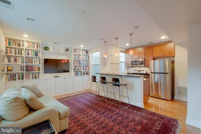 Foto del edificio - 1352 Longfellow St NW