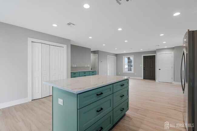 Foto del edificio - 20 Louis Ave