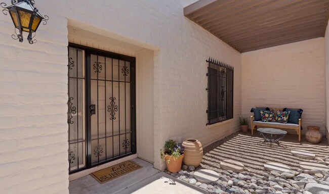 Building Photo - 5018 N Placita del Lazo