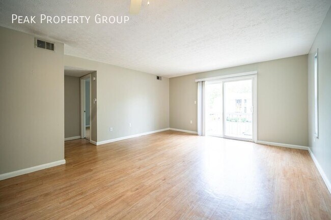 Building Photo - Available Now! Located in amazing Grandvie...