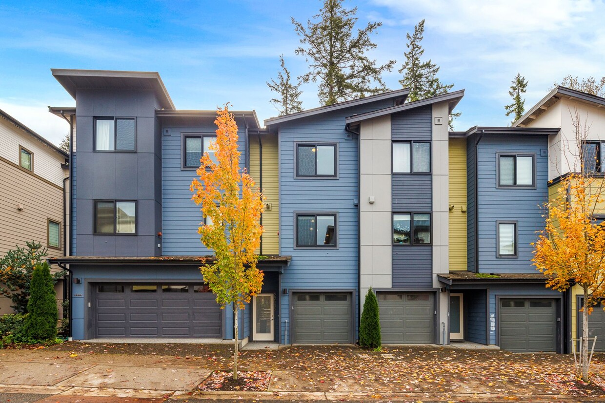 Primary Photo - Sammamish 2 Bedroom 2.5 Bath Townhouse wit...