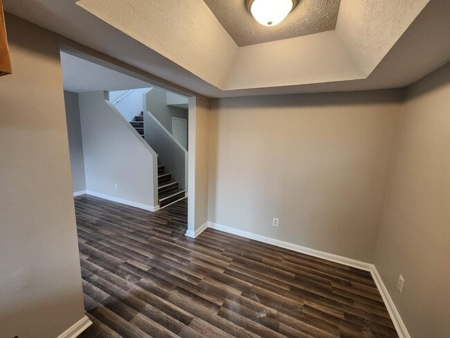 Building Photo - 129 Karen Ct