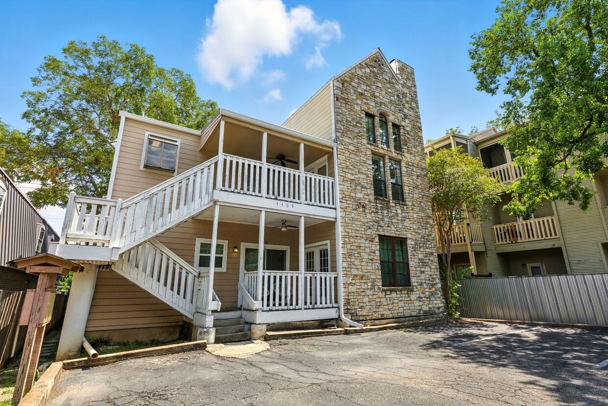 Foto principal - FABULOUS walkable/bikeable 3BR with parkin...