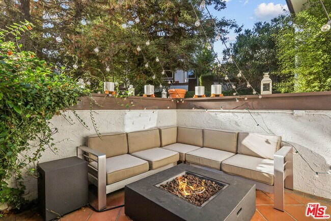 Foto del edificio - 17219 Palisades Cir