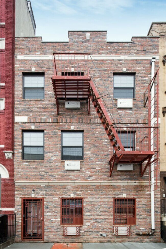 Building Photo - 221 Manhattan Ave