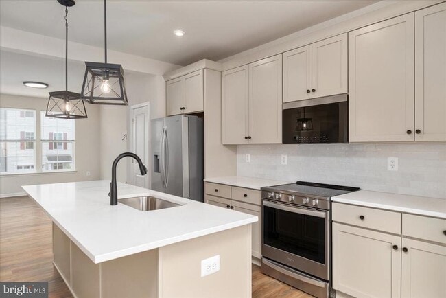 Foto del edificio - 210 Monteith Dr