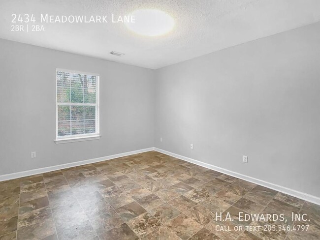 Foto del edificio - 2434 Meadowlark Ln