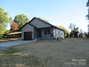 Building Photo - 2071 Gladwood Ln