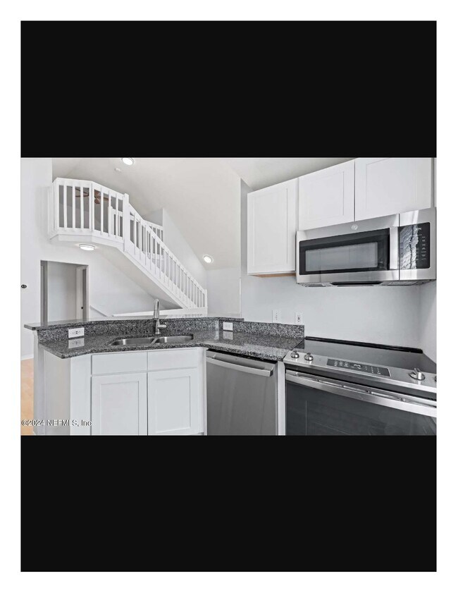 Foto del edificio - 13700 Richmond Park Dr N