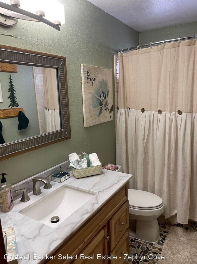 Foto del edificio - 4 br, 3 bath House - 654 Jeff Lane
