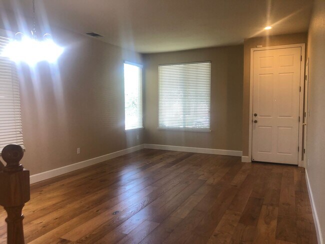 Building Photo - 2689 Almanor Dr