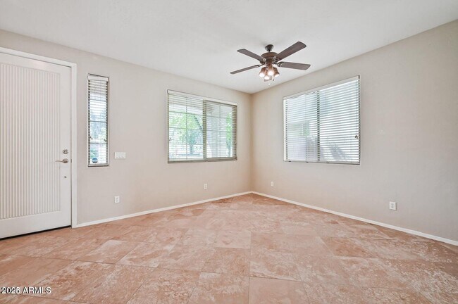 Foto del edificio - 2614 E Fremont Rd