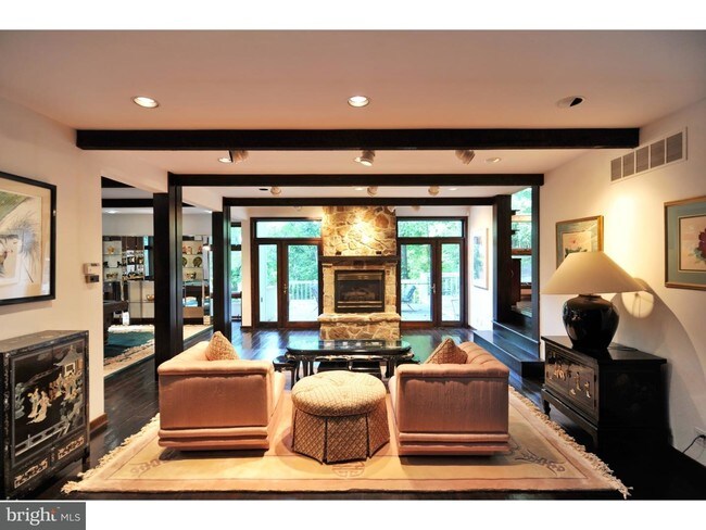 Building Photo - 116 Oakwood Ln