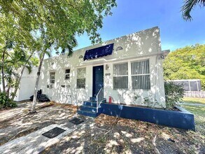 Building Photo - 1959 Funston St