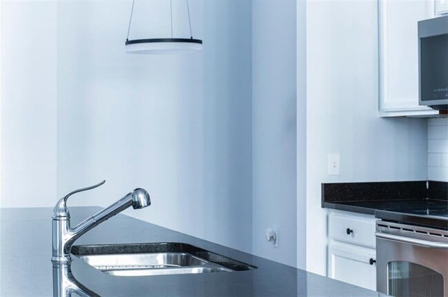 Building Photo - 3040 Peachtree Rd