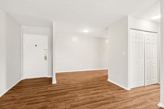 1BR, 1BA - 638SF - Living Room - The Johnson House