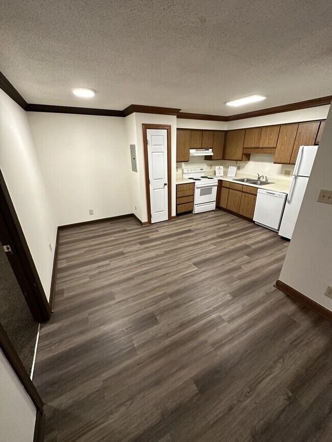 Building Photo - 3520 Ivy Commons Drive Unit 202