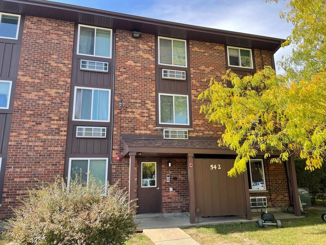 29W550 Country Ridge Dr Unit A, Warrenville, IL 60555 Condo for Rent
