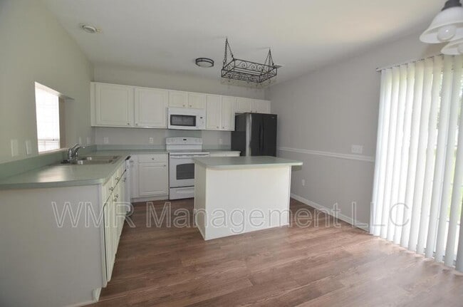 Foto del edificio - 7434 Stone Mountain Ct