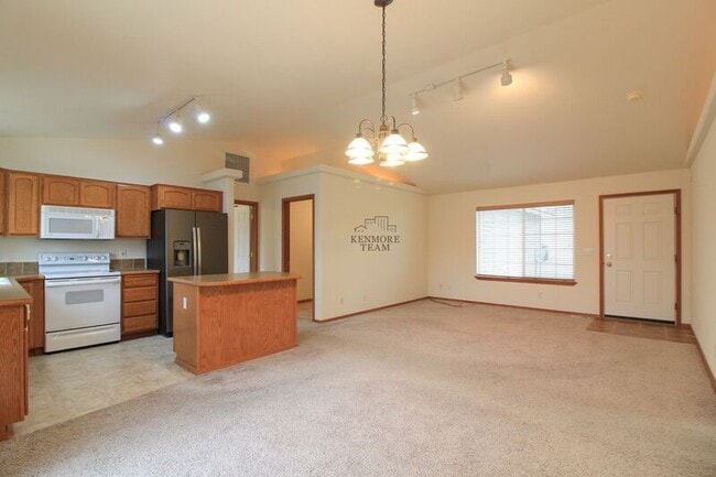 Building Photo - 1692 Foxglove Ave