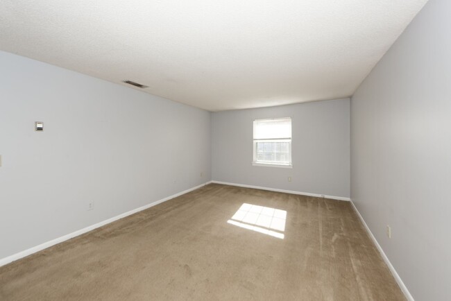 Foto del edificio - 2 Bedroom 1 Bath Condo in Rivers Point Row...