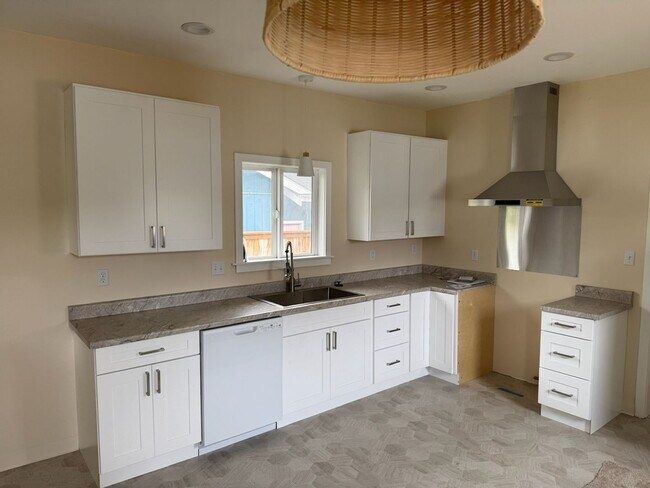 Foto del edificio - Coastal Modern Bungalow Near Henderson Center