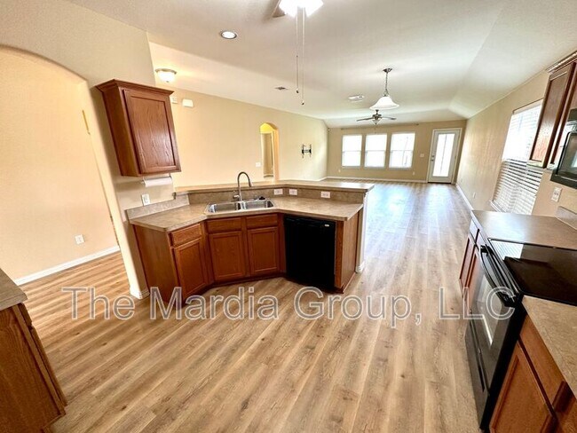 Foto del edificio - 221 Creekwood Dr