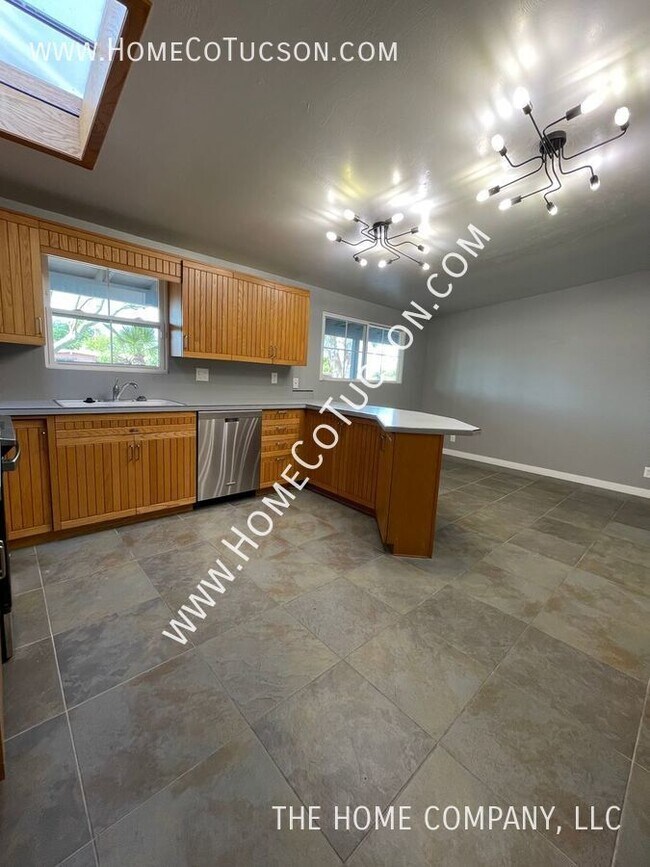 Foto del edificio - 7032 E Luana Drive Three Bedroom Two Bath ...