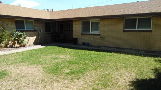 Foto del edificio - 720 Miller Ct