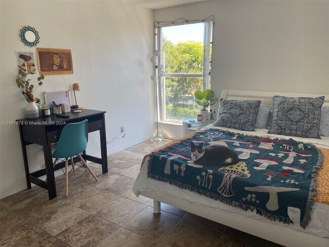 Foto del edificio - 2160 SW 16th Ave