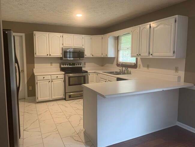 Building Photo - 4055 Sharon Dr