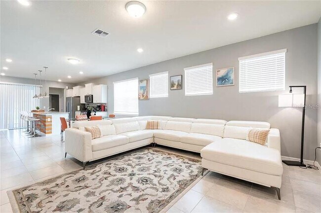 Foto del edificio - 7243 Oakmoss Loop
