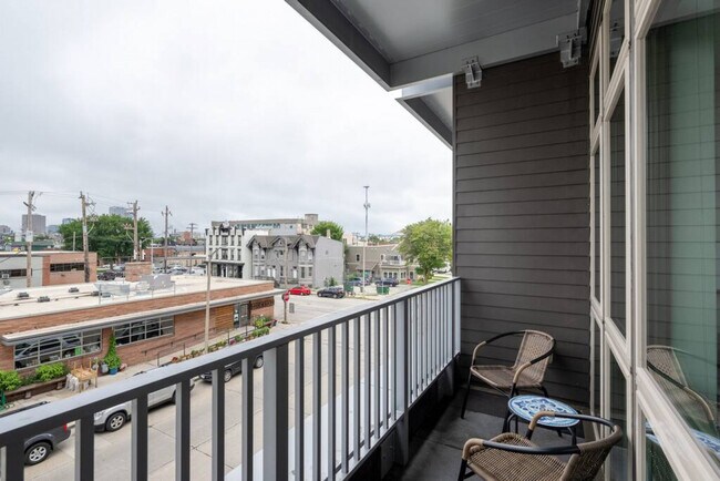 Building Photo - 211 W Mineral St