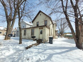 Building Photo - 418 Rose St