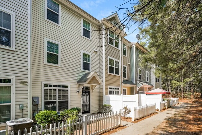 Foto del edificio - 311 Gilman Ln