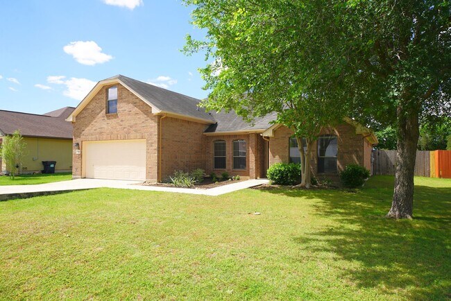 Foto del edificio - Move-In Ready Property Now Available in Selma, TX! - Realtor Commission: $600