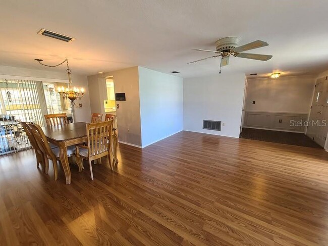 Building Photo - 3609 Ortona Dr