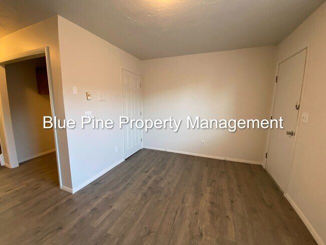 Foto del edificio - 1445 S Emerson Ave