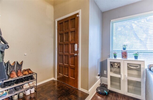 Building Photo - 2904 Monet Pl