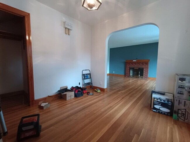 Building Photo - 75 Forest St