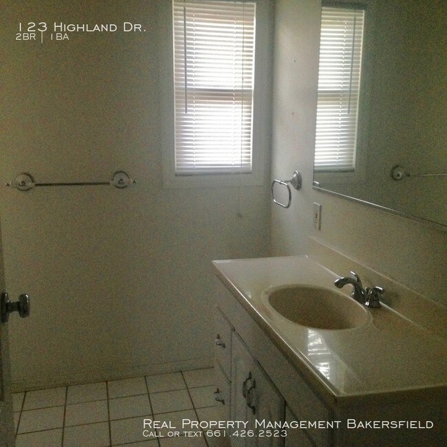 Building Photo - 123 Highland Drive