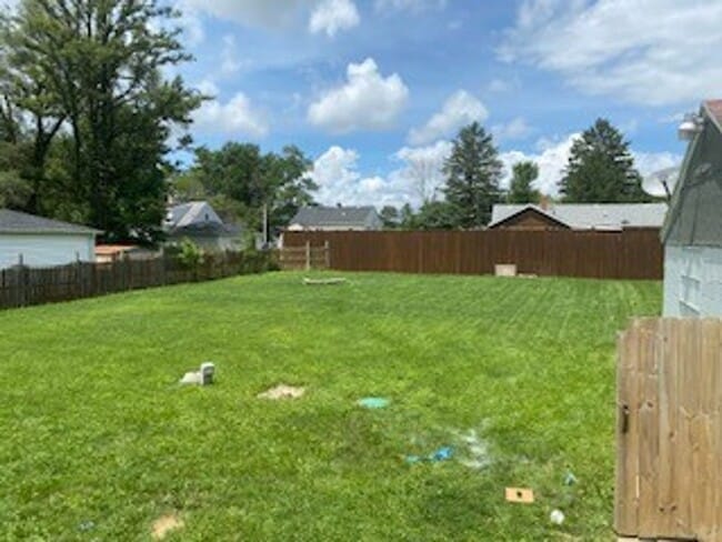 Building Photo - Updated 2 bedroom 2 bath house in Lockport