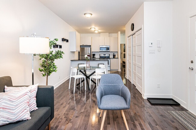 Photo du bâtiment - 3505 Rue De Bullion