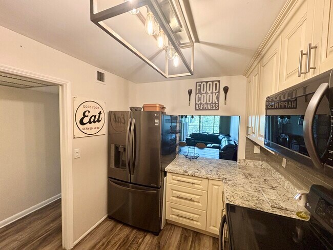 Building Photo - 9410 Tangerine Pl
